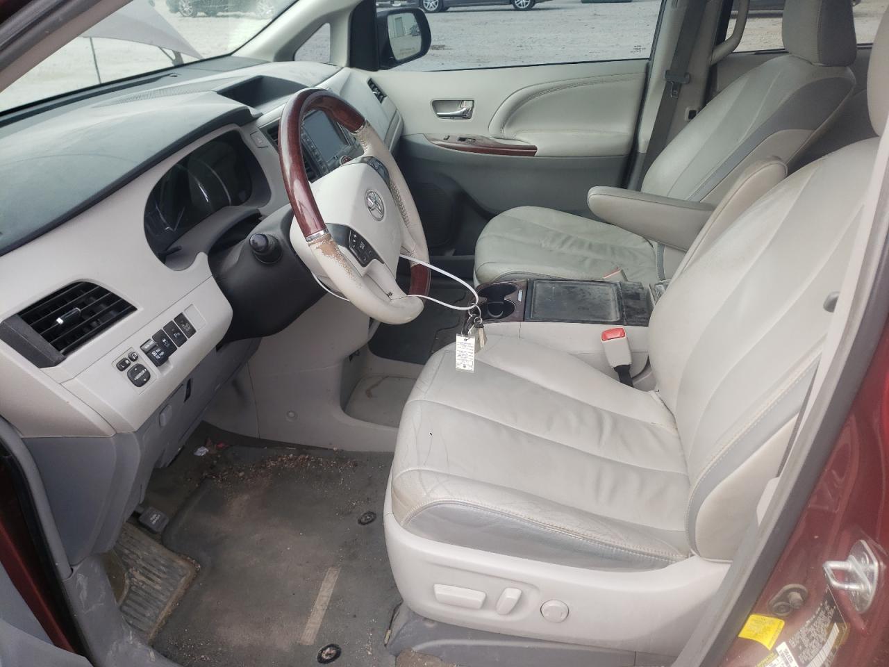 Photo 6 VIN: 5TDDK3DC9DS051453 - TOYOTA SIENNA 