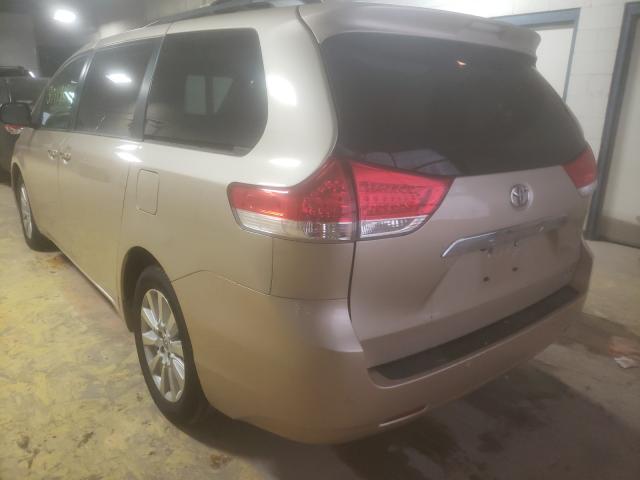 Photo 2 VIN: 5TDDK3DC9DS061139 - TOYOTA SIENNA XLE 