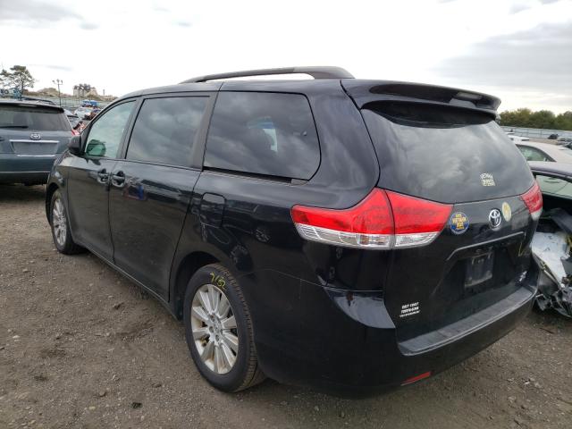 Photo 2 VIN: 5TDDK3DC9DS068589 - TOYOTA SIENNA XLE 