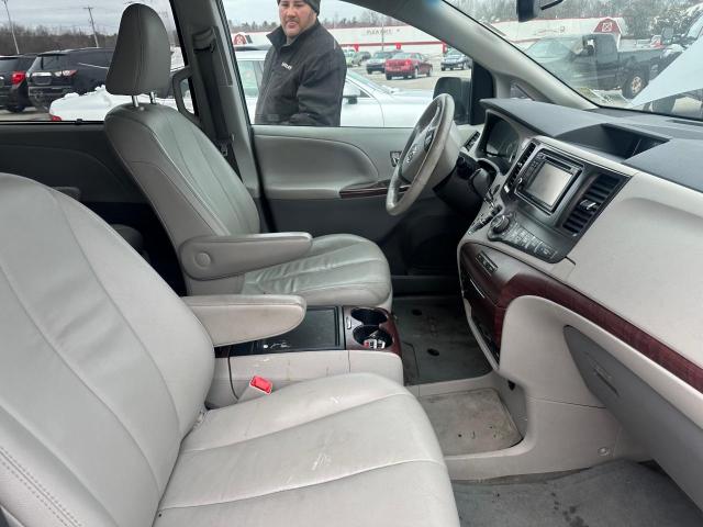 Photo 4 VIN: 5TDDK3DC9DS068902 - TOYOTA SIENNA XLE 