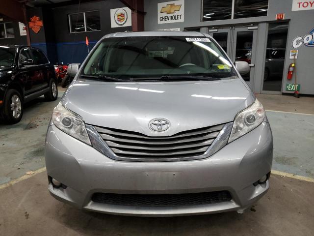 Photo 4 VIN: 5TDDK3DC9ES073437 - TOYOTA SIENNA XLE 