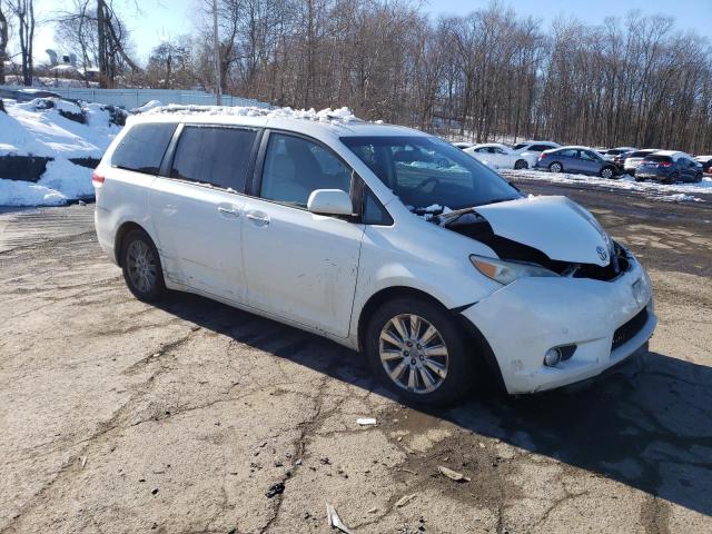 Photo 3 VIN: 5TDDK3DCXBS005532 - TOYOTA SIENNA XLE 