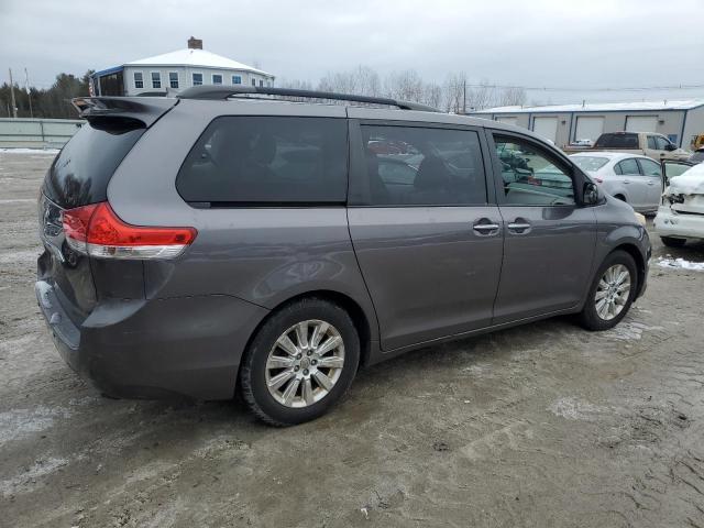 Photo 2 VIN: 5TDDK3DCXBS009824 - TOYOTA SIENNA XLE 