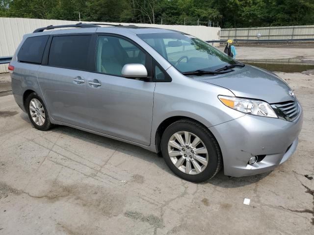 Photo 3 VIN: 5TDDK3DCXBS016952 - TOYOTA SIENNA XLE 