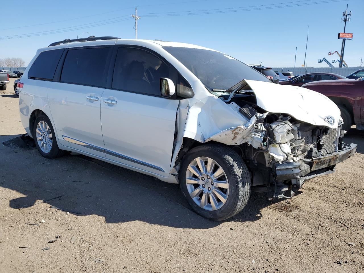 Photo 3 VIN: 5TDDK3DCXBS017681 - TOYOTA SIENNA 