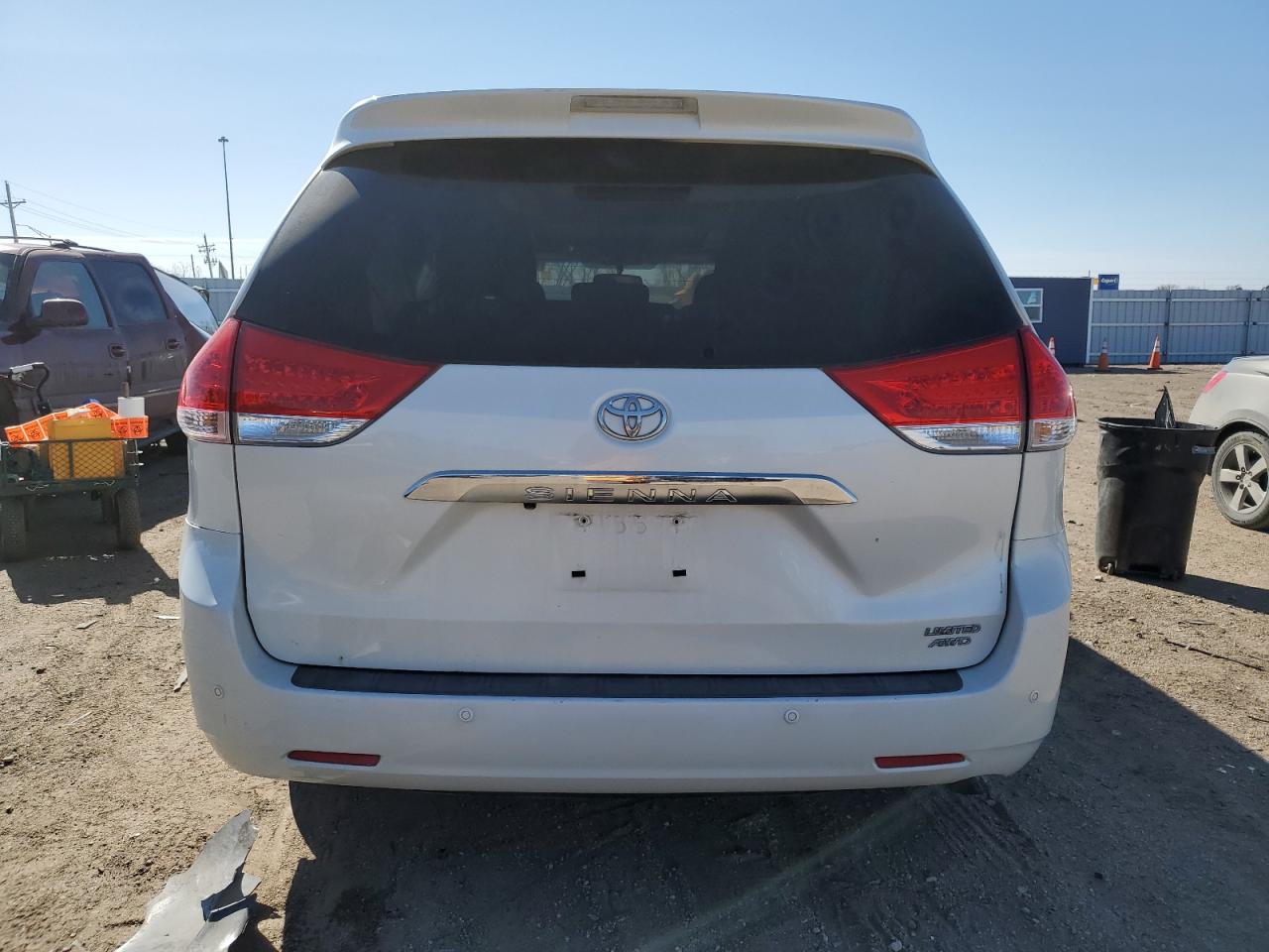 Photo 5 VIN: 5TDDK3DCXBS017681 - TOYOTA SIENNA 