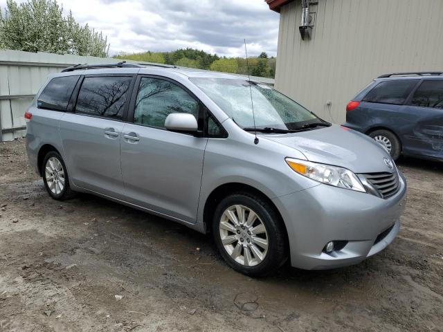 Photo 3 VIN: 5TDDK3DCXCS031937 - TOYOTA SIENNA XLE 