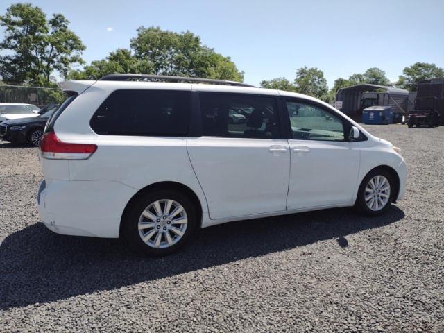 Photo 3 VIN: 5TDDK3DCXCS038497 - TOYOTA SIENNA XLE 