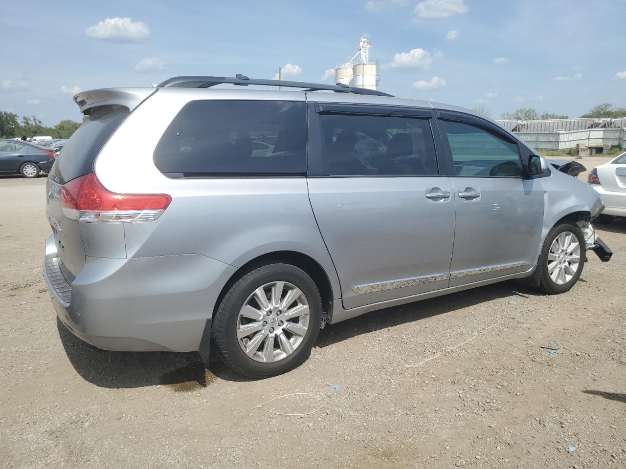 Photo 2 VIN: 5TDDK3DCXCS044249 - TOYOTA SIENNA 