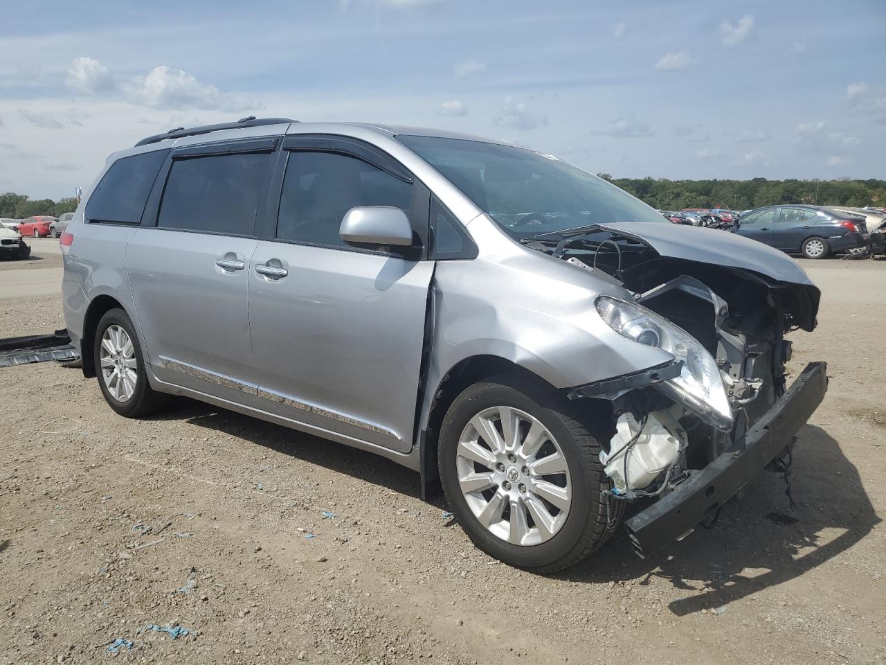 Photo 3 VIN: 5TDDK3DCXCS044249 - TOYOTA SIENNA 