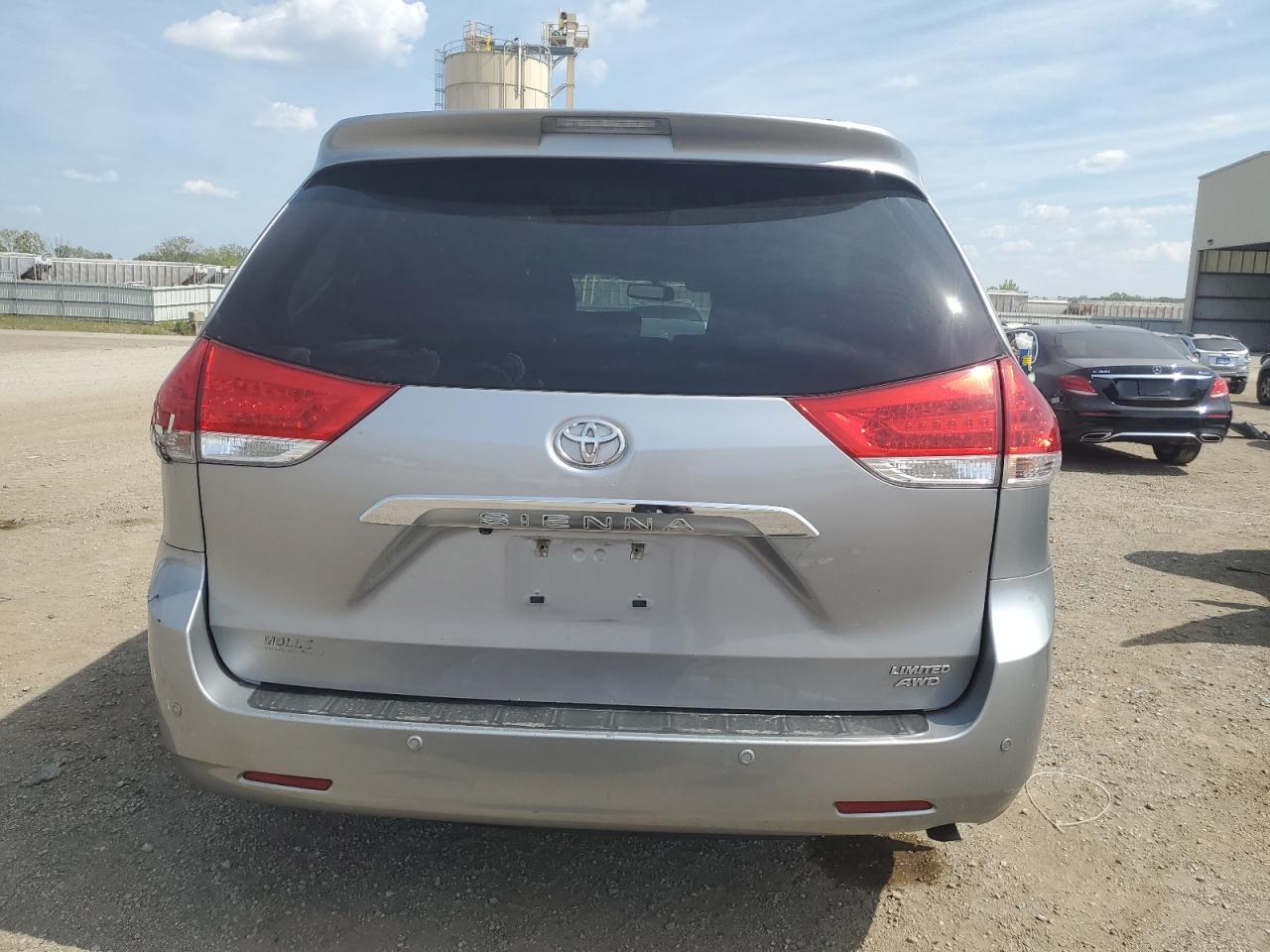 Photo 5 VIN: 5TDDK3DCXCS044249 - TOYOTA SIENNA 