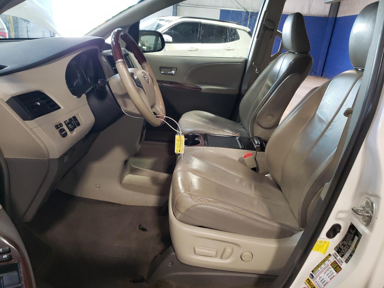 Photo 6 VIN: 5TDDK3DCXCS047247 - TOYOTA SIENNA 