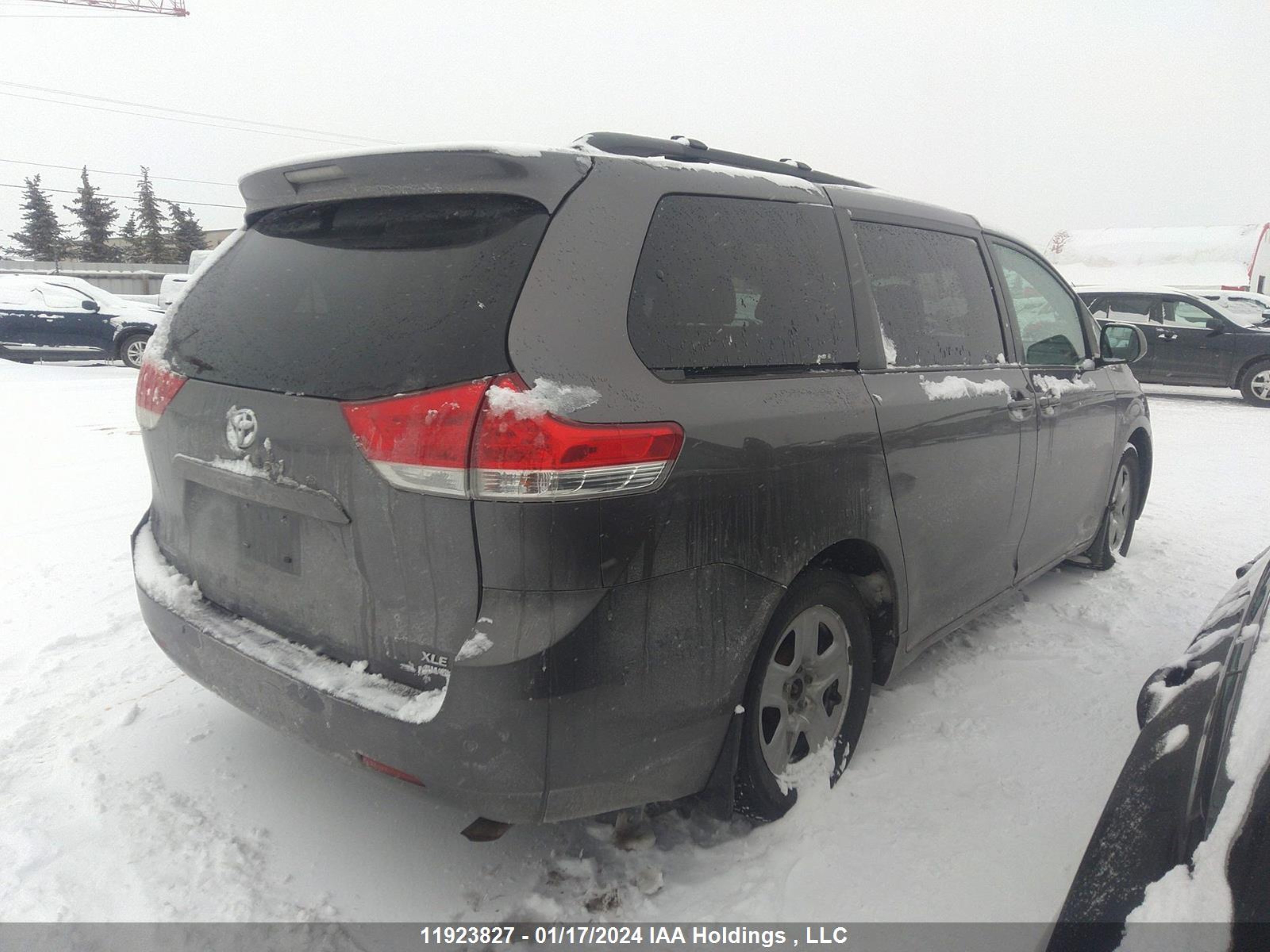 Photo 3 VIN: 5TDDK3DCXDS064986 - TOYOTA SIENNA 