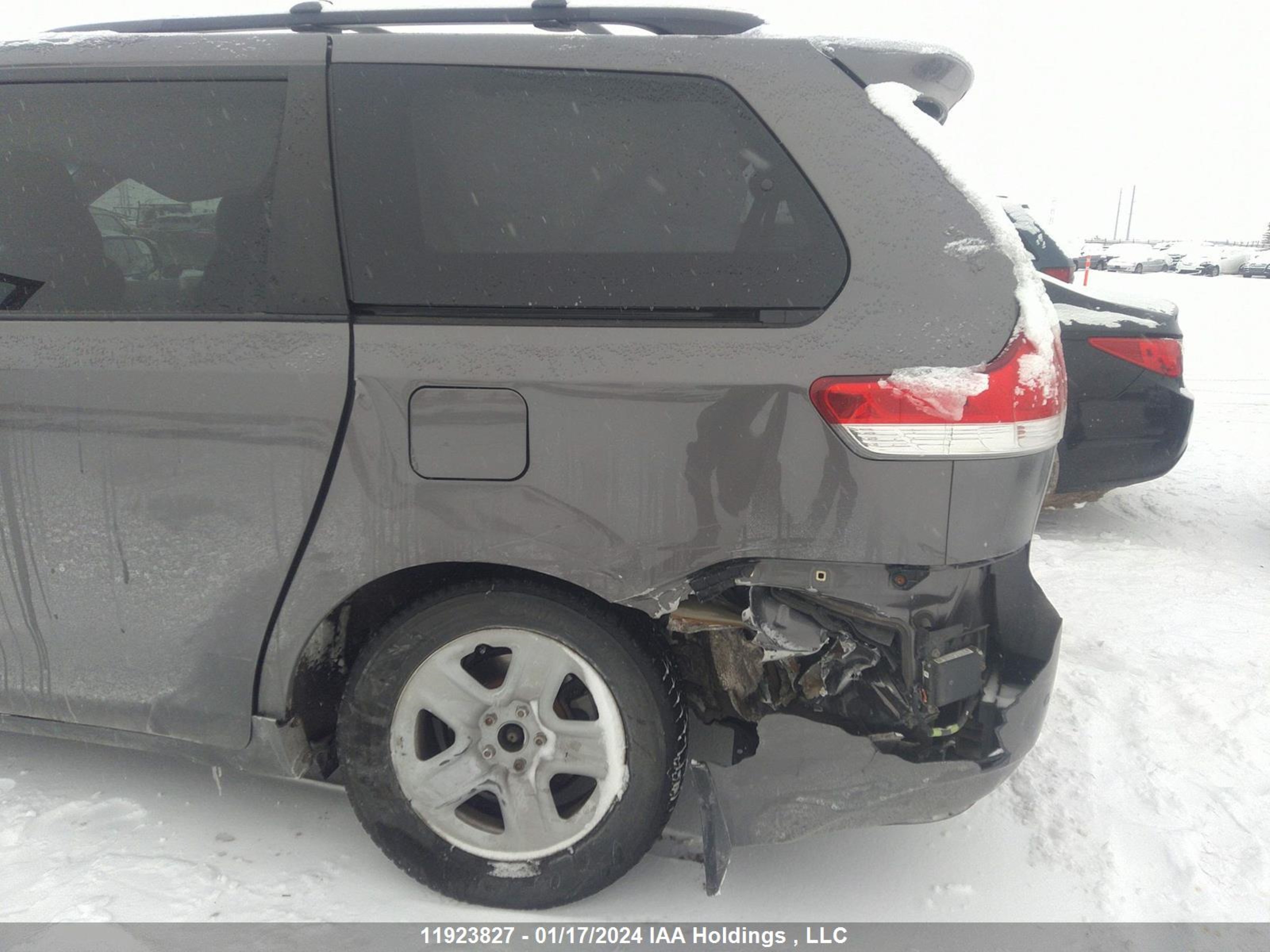 Photo 5 VIN: 5TDDK3DCXDS064986 - TOYOTA SIENNA 