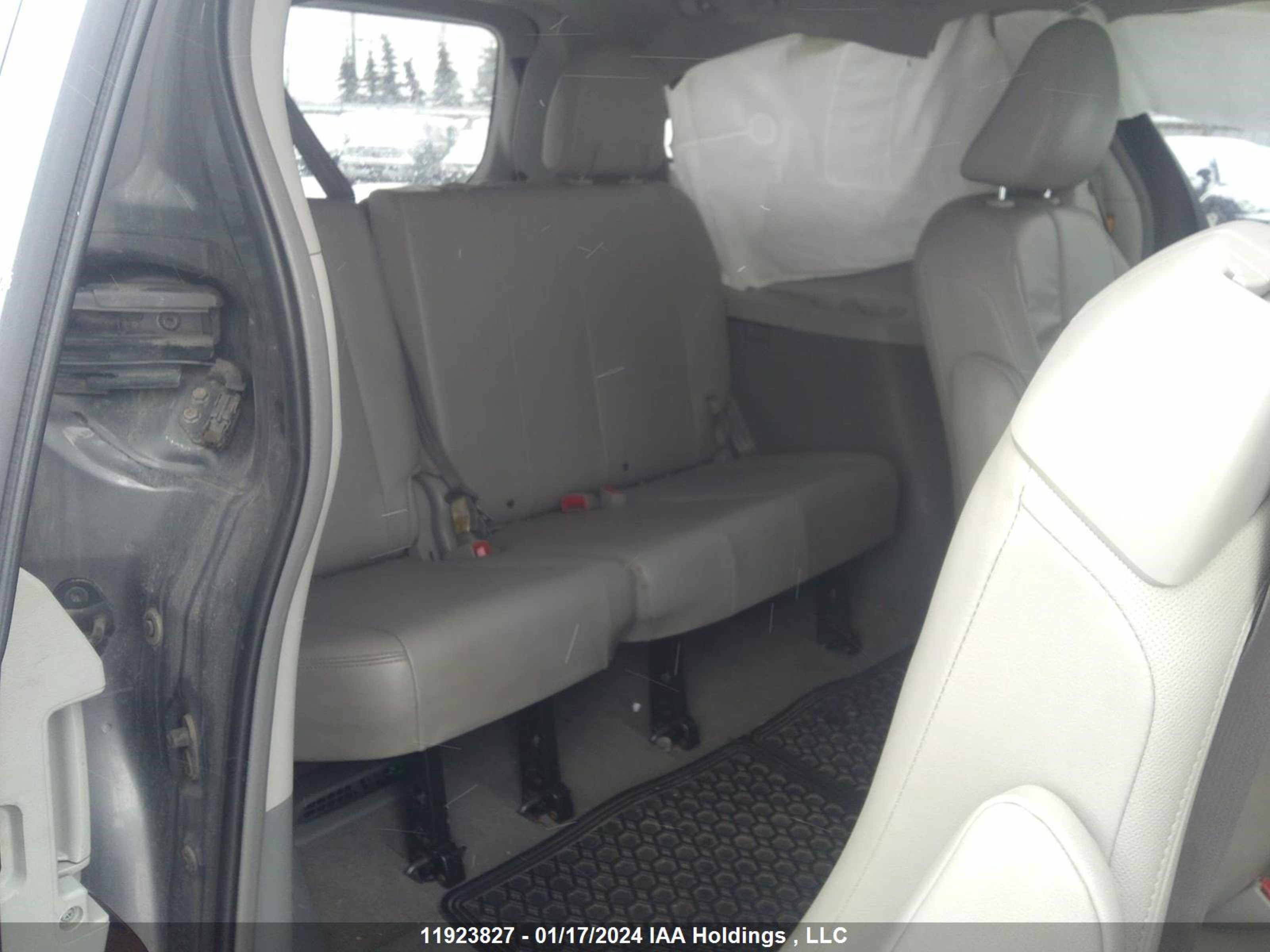 Photo 7 VIN: 5TDDK3DCXDS064986 - TOYOTA SIENNA 