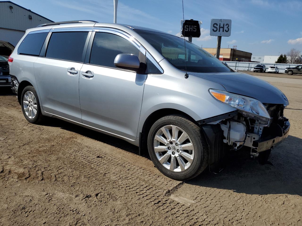 Photo 3 VIN: 5TDDK3DCXES083104 - TOYOTA SIENNA 