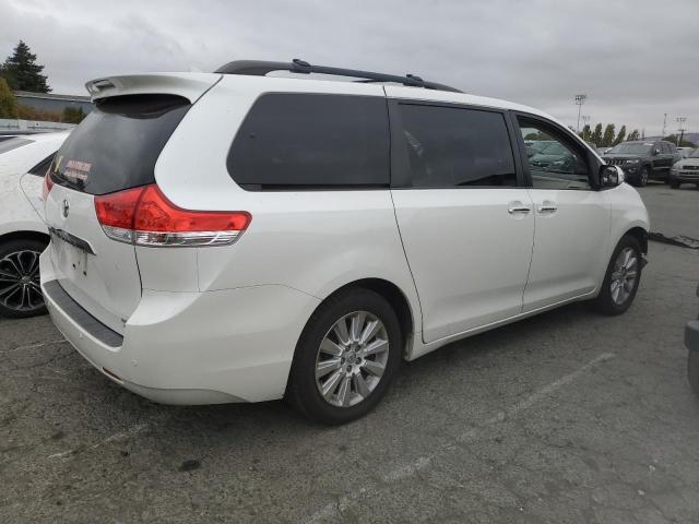 Photo 2 VIN: 5TDDK3DCXES084446 - TOYOTA SIENNA XLE 