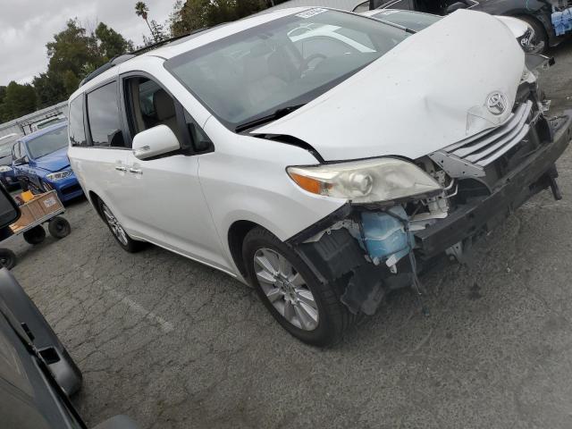 Photo 3 VIN: 5TDDK3DCXES084446 - TOYOTA SIENNA XLE 