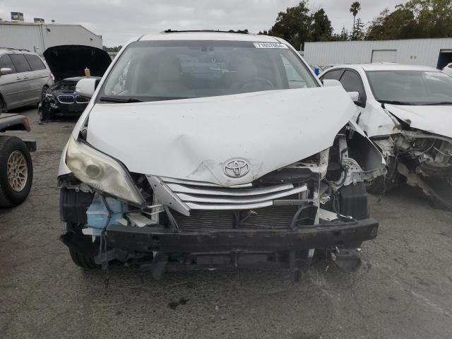 Photo 4 VIN: 5TDDK3DCXES084446 - TOYOTA SIENNA XLE 