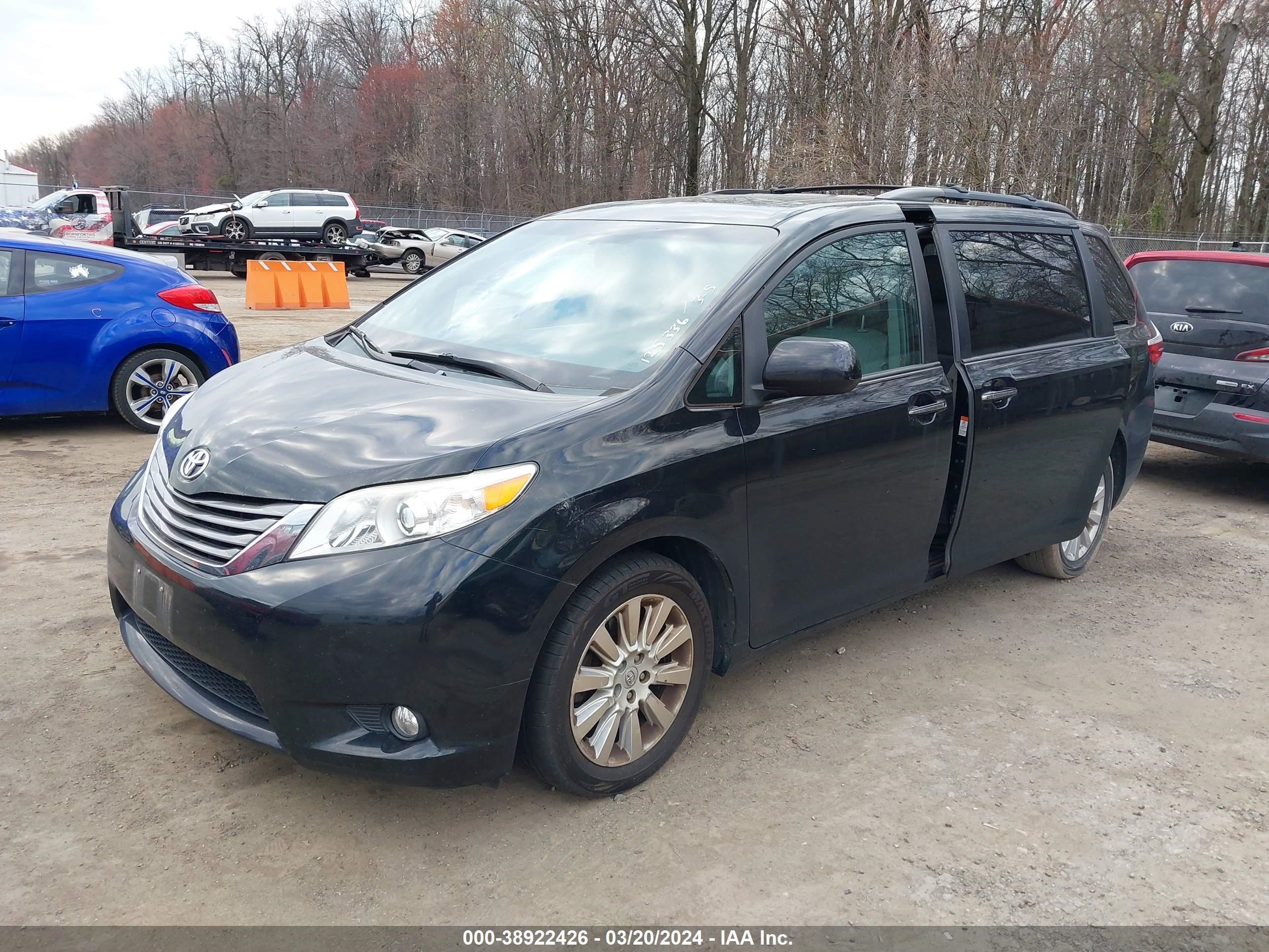 Photo 1 VIN: 5TDDK3DCXFS125336 - TOYOTA SIENNA 