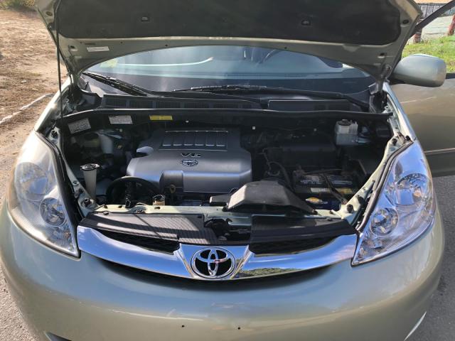 Photo 9 VIN: 5TDDK4CC0AS029327 - TOYOTA SIENNA XLE 