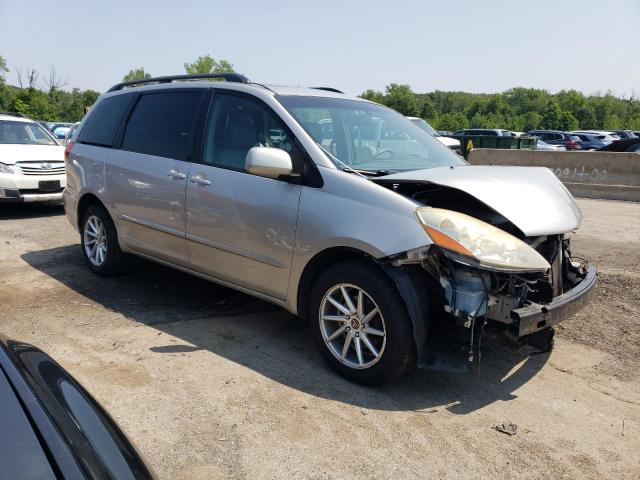 Photo 3 VIN: 5TDDK4CC1AS031670 - TOYOTA SIENNA XLE 