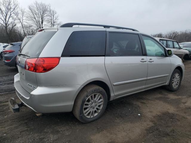 Photo 2 VIN: 5TDDK4CC3AS033307 - TOYOTA SIENNA XLE 