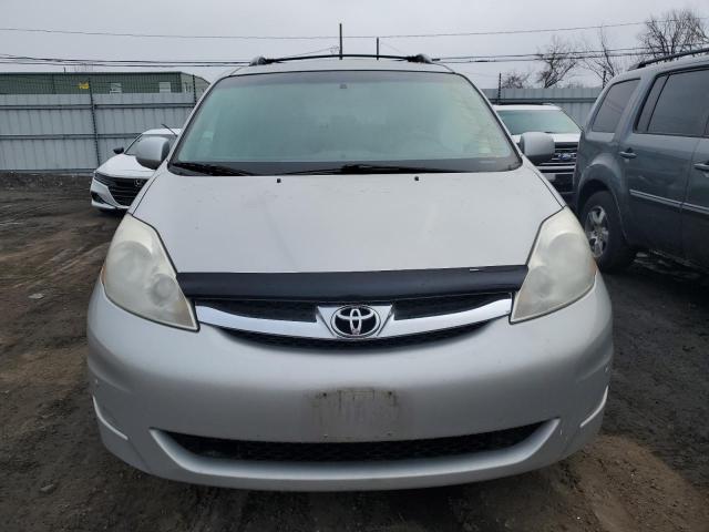 Photo 4 VIN: 5TDDK4CC3AS033307 - TOYOTA SIENNA XLE 