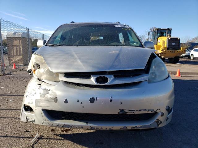 Photo 4 VIN: 5TDDK4CC5AS029937 - TOYOTA SIENNA 