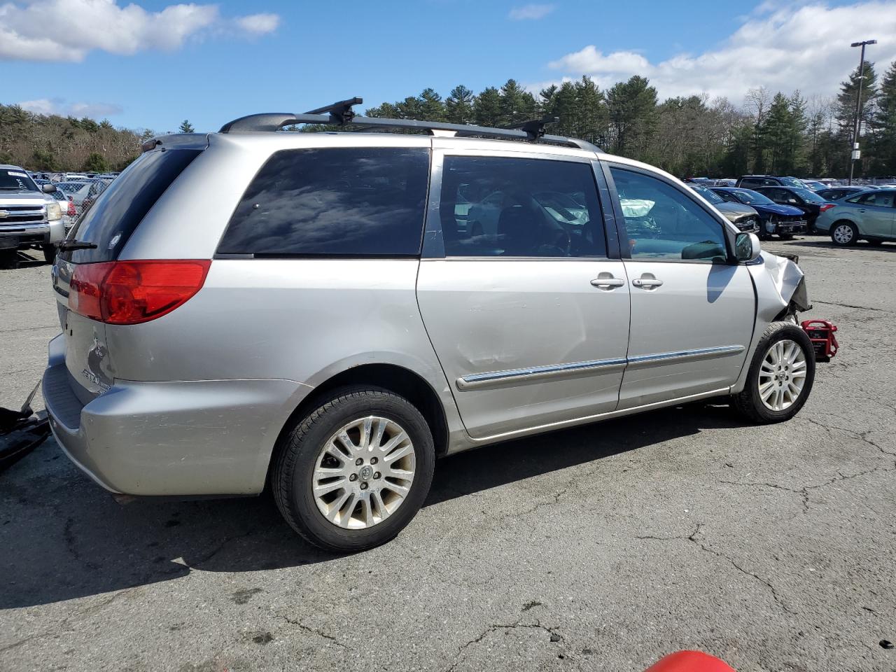 Photo 2 VIN: 5TDDK4CC6AS033396 - TOYOTA SIENNA 