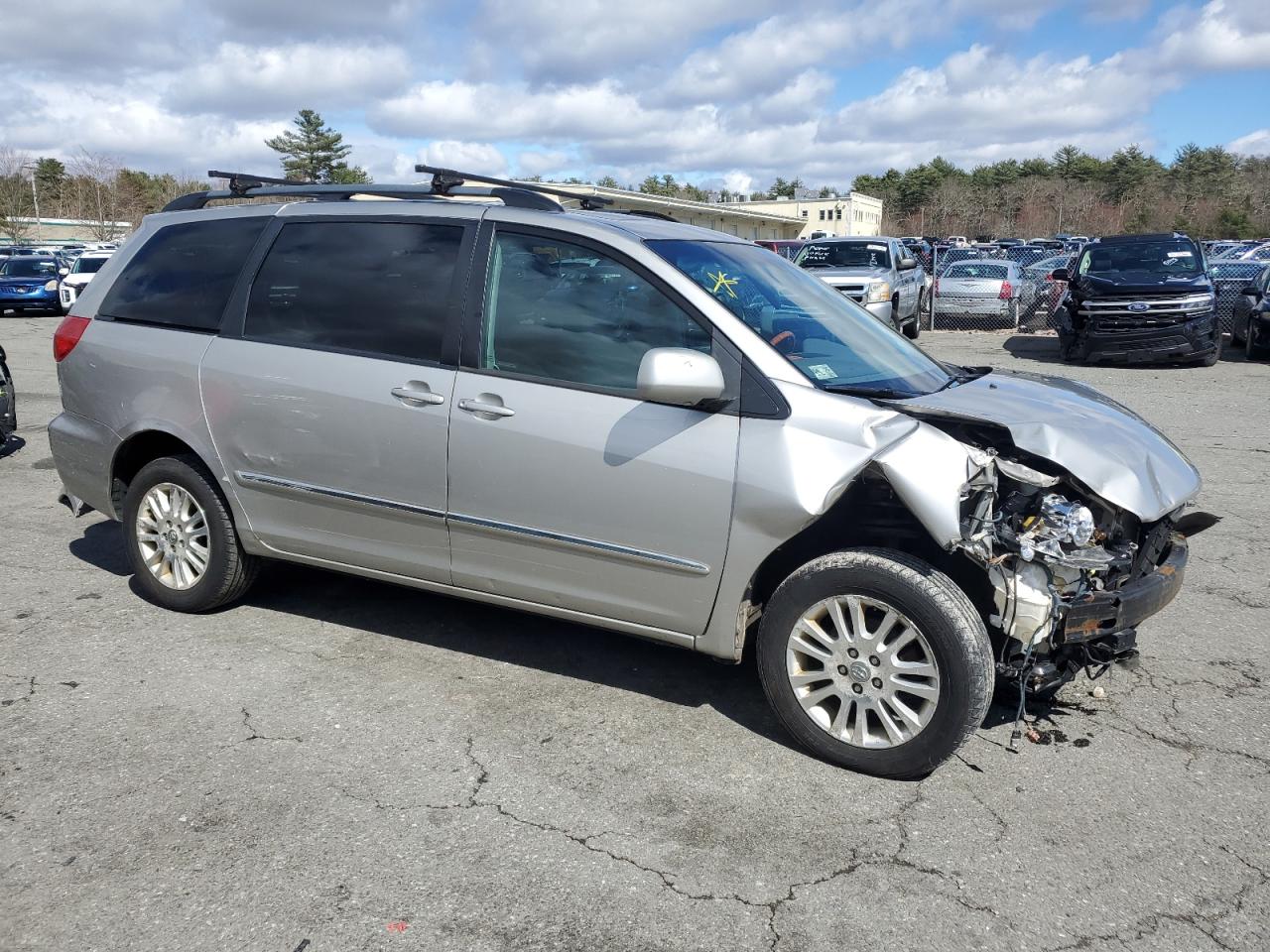 Photo 3 VIN: 5TDDK4CC6AS033396 - TOYOTA SIENNA 