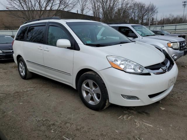 Photo 3 VIN: 5TDDK4CC6AS033446 - TOYOTA SIENNA XLE 