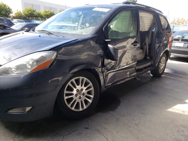 Photo 8 VIN: 5TDDK4CC7AS030216 - TOYOTA SIENNA XLE 