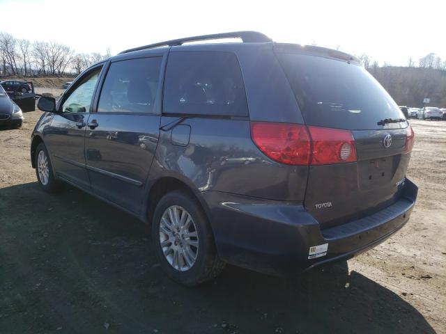 Photo 2 VIN: 5TDDK4CC7AS033195 - TOYOTA SIENNA XLE 