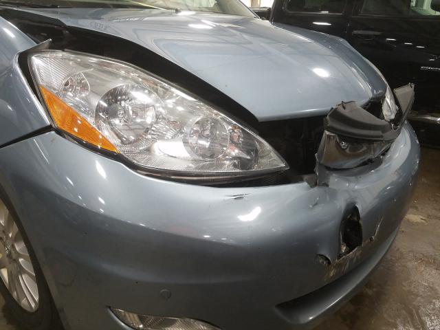 Photo 8 VIN: 5TDDK4CC8AS030063 - TOYOTA SIENNA XLE 