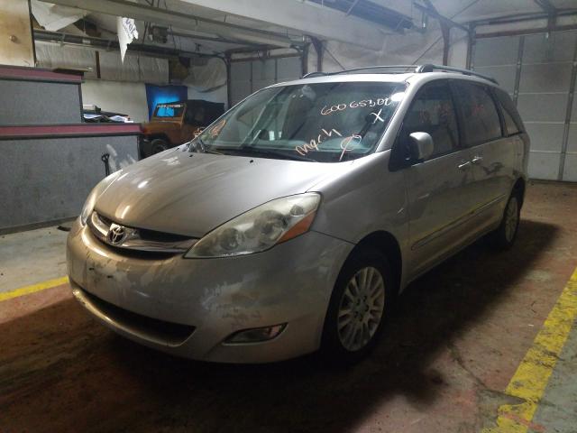 Photo 1 VIN: 5TDDK4CC8AS030127 - TOYOTA SIENNA XLE 