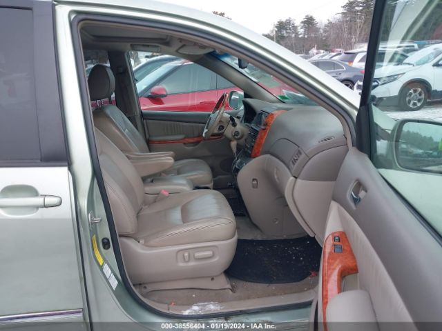 Photo 4 VIN: 5TDDK4CC9AS028712 - TOYOTA SIENNA XLE 