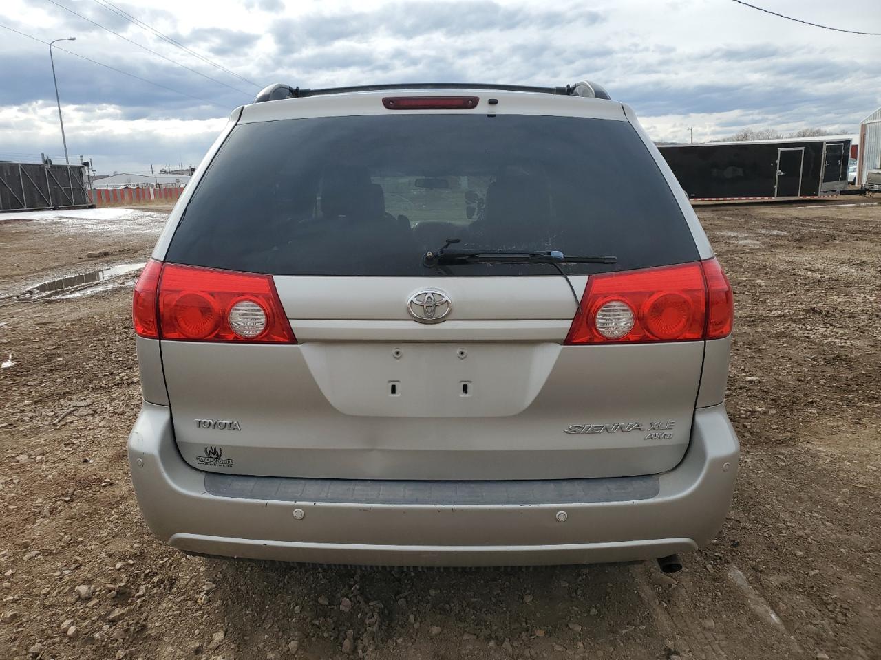 Photo 5 VIN: 5TDDK4CC9AS028953 - TOYOTA SIENNA 