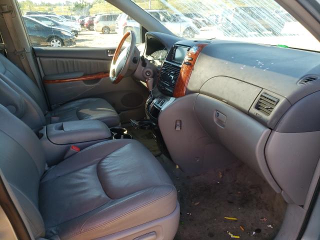 Photo 4 VIN: 5TDDK4CC9AS033943 - TOYOTA SIENNA XLE 