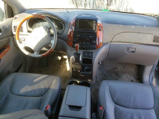 Photo 8 VIN: 5TDDK4CC9AS033943 - TOYOTA SIENNA XLE 