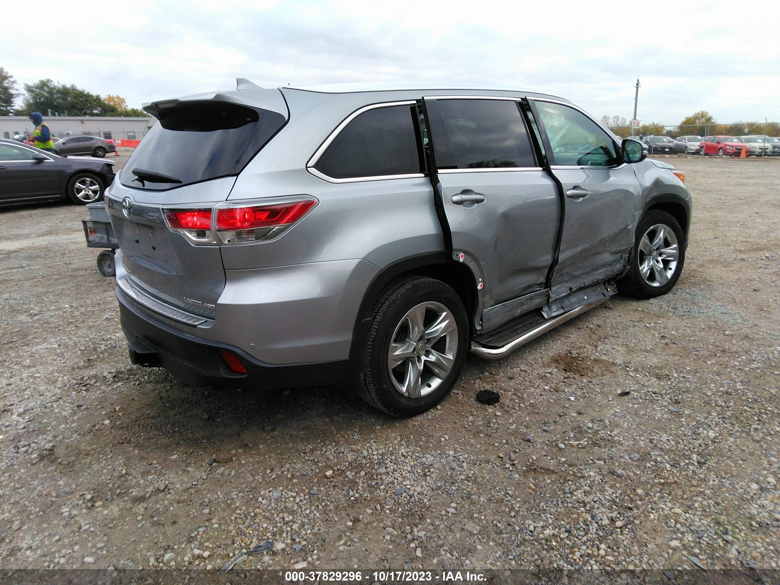 Photo 3 VIN: 5TDDKRFH6ES037751 - TOYOTA HIGHLANDER 