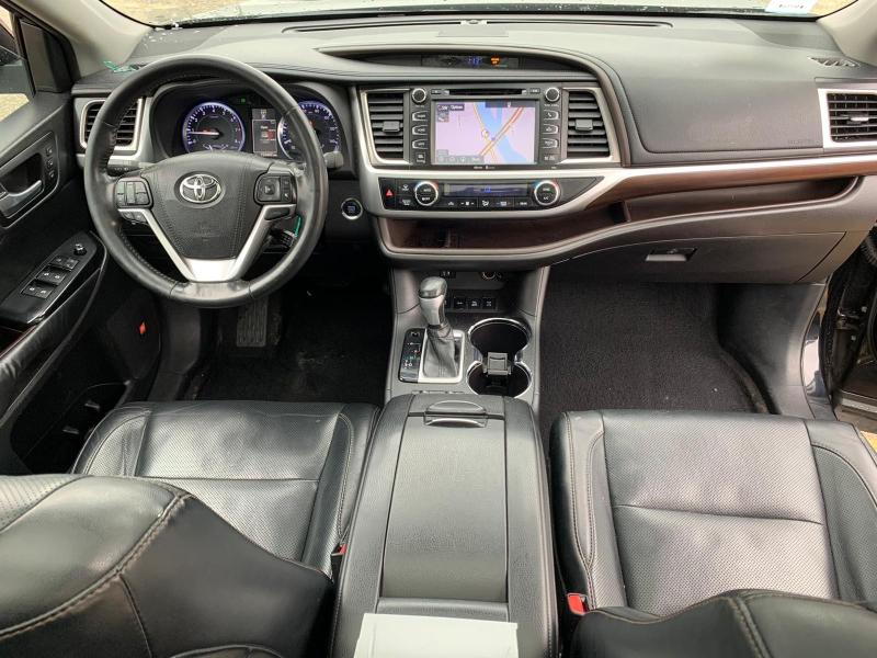 Photo 8 VIN: 5TDDKRFH7F3148780 - TOYOTA HIGHLANDER 