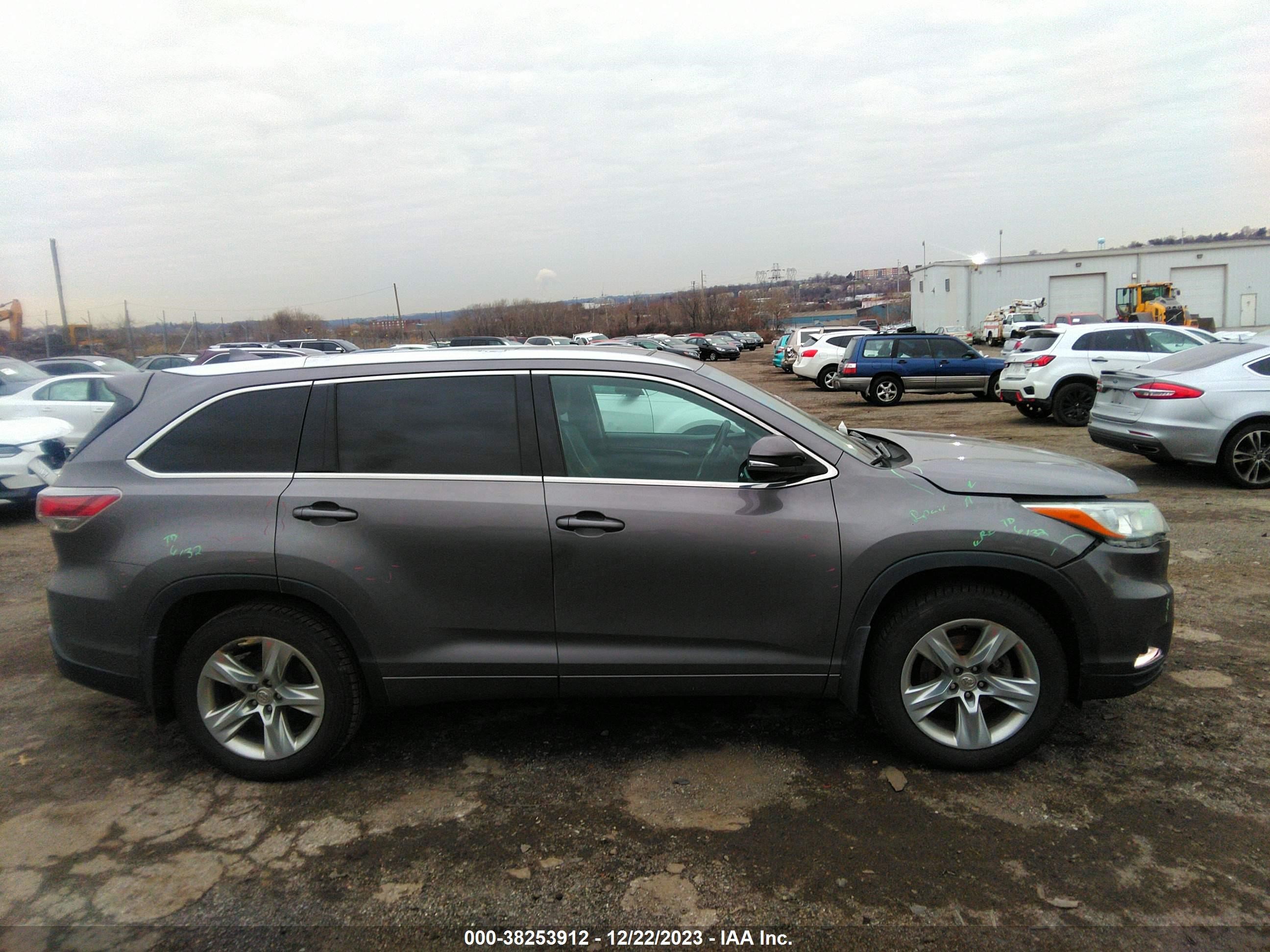 Photo 13 VIN: 5TDDKRFH9FS103727 - TOYOTA HIGHLANDER 