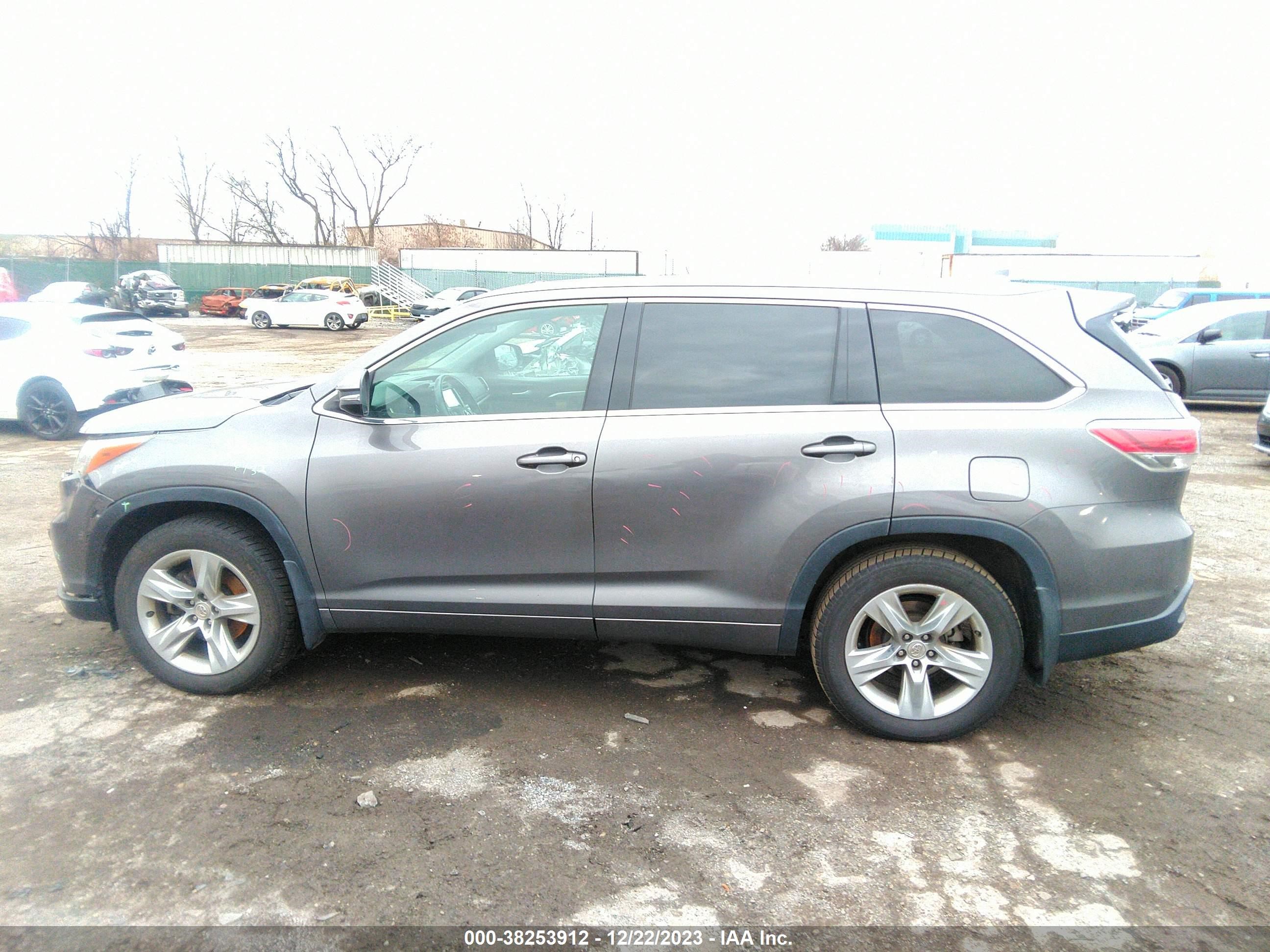 Photo 14 VIN: 5TDDKRFH9FS103727 - TOYOTA HIGHLANDER 