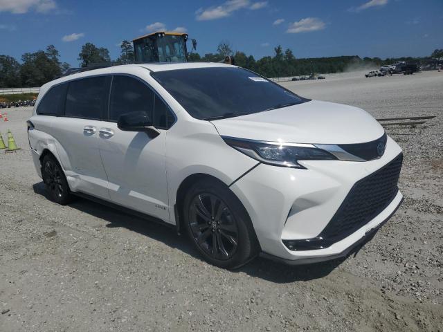 Photo 3 VIN: 5TDDRKEC3MS054207 - TOYOTA SIENNA XSE 