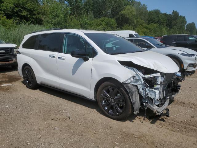 Photo 3 VIN: 5TDDRKEC8RS200852 - TOYOTA SIENNA XSE 