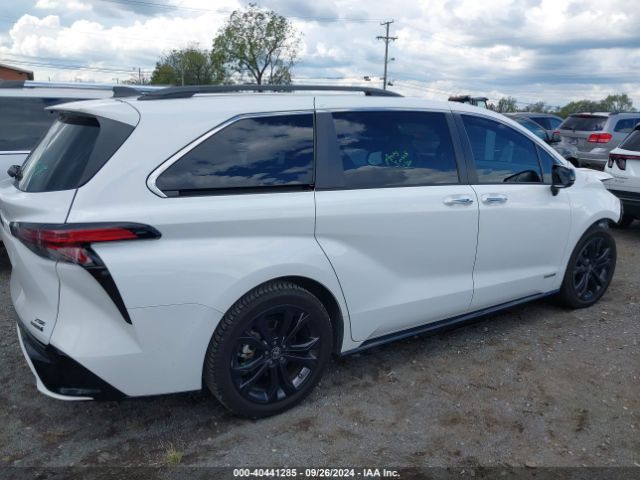 Photo 3 VIN: 5TDDRKEC9MS055135 - TOYOTA SIENNA 