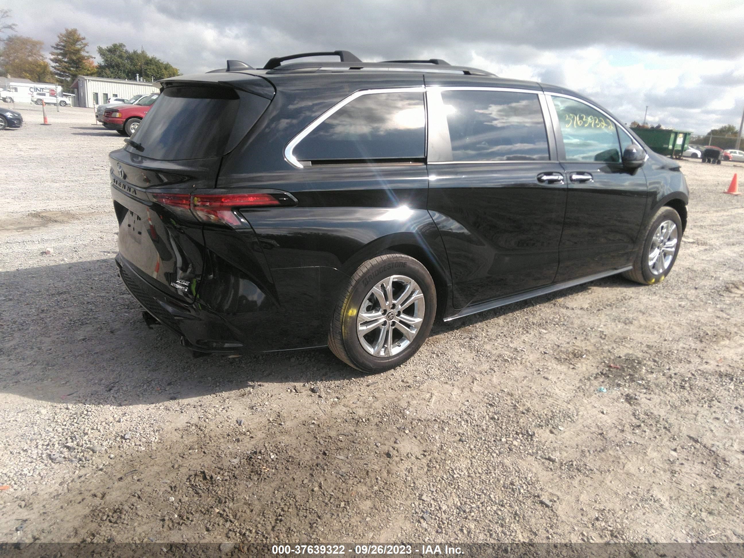 Photo 3 VIN: 5TDDSKFC6NS064685 - TOYOTA SIENNA 