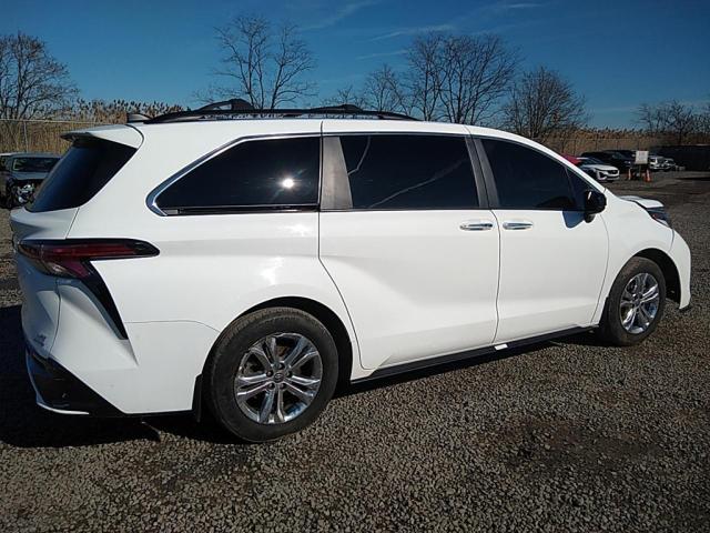 Photo 3 VIN: 5TDDSKFC7NS051184 - TOYOTA SIENNA XSE 