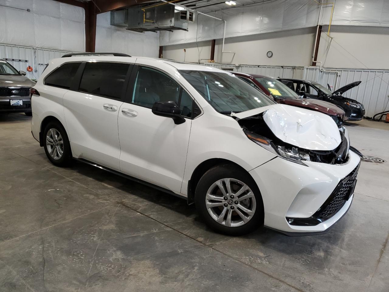 Photo 3 VIN: 5TDDSKFC9NS072294 - TOYOTA SIENNA 